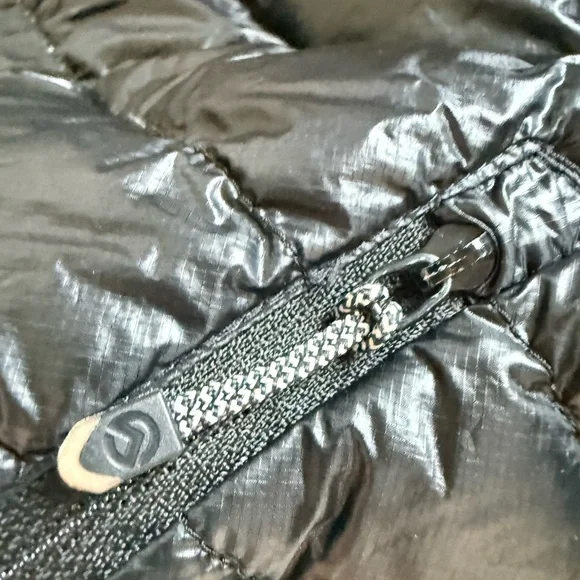 The North Face Shiny Black men’s Puffer Jacket - Picture 8 of 11